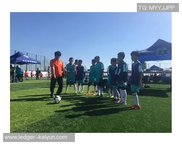 黑夜汉化组足球：团结拼搏共创辉煌的青春梦想之旅